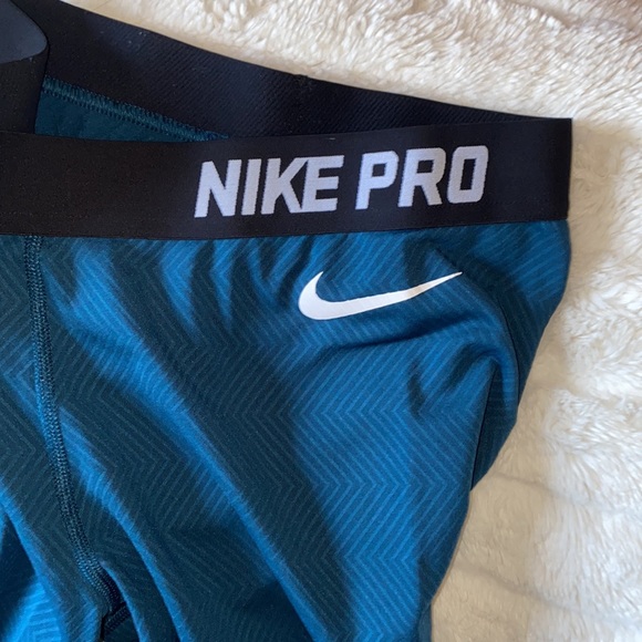 Nike Pro Leggings - Picture 2 of 5